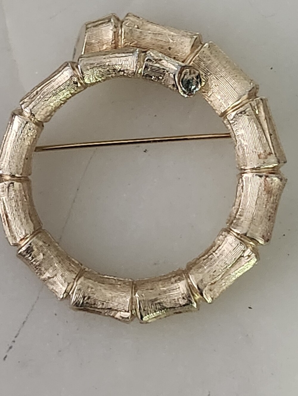 Vtg Schrager Gold Tone Bamboo-Style Round Brooch